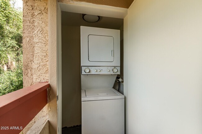 Building Photo - 3131 W Cochise Dr