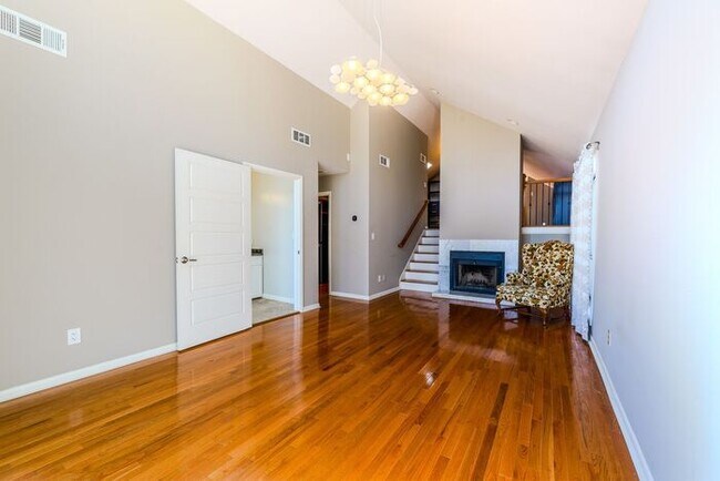 Building Photo - 4518 Club House Dr