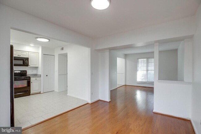 Building Photo - 6012 Westbourne Pl