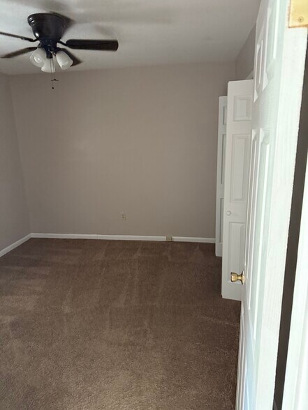 Bedroom - 981 Charlotte Ave
