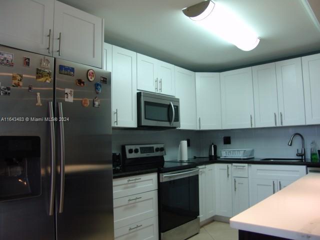 Building Photo - 802 NE 27th Ave