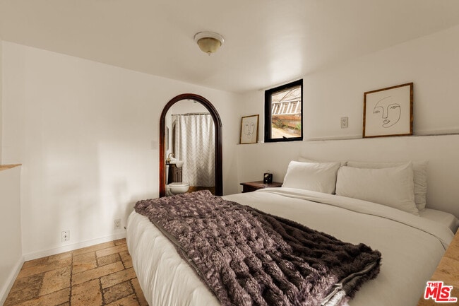 Building Photo - 2002 N Las Palmas Ave