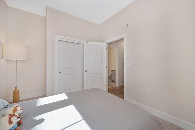 Building Photo - 2 Bed 2 Bath (plus a den) Gala Condo