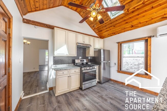 Primary Photo - 3147 N Spaulding Ave