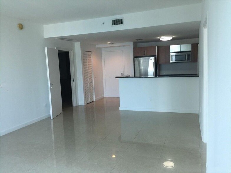 Building Photo - 300 S Biscayne Blvd