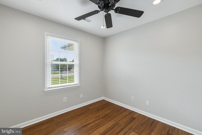 Building Photo - 718 Edwards Dr