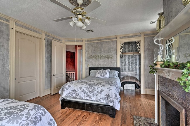 Building Photo - 2901 Broadway Avenue J