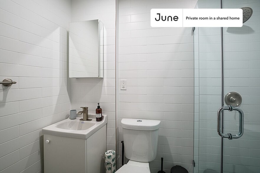 Building Photo - Room in Shared 3 bed/2 bath home in Upper West Side