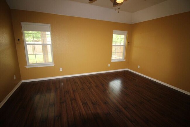 Building Photo - 2908 Tucson Dr