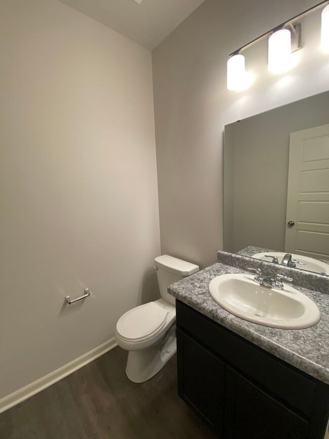 Building Photo - *Pre-leasing* Spacious Three Bedroom | Two and a Half Bath Home in Spring Hill