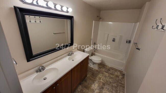 Building Photo - 2023-12573MF