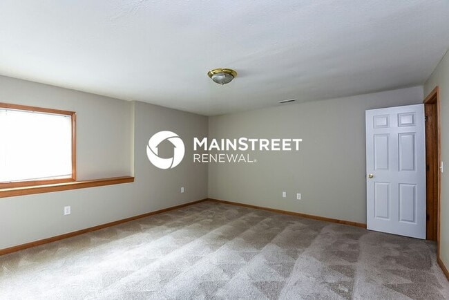 Building Photo - 4 Bedroom Pet-Friendly Home in Kearney, MO with Main Street Renewal