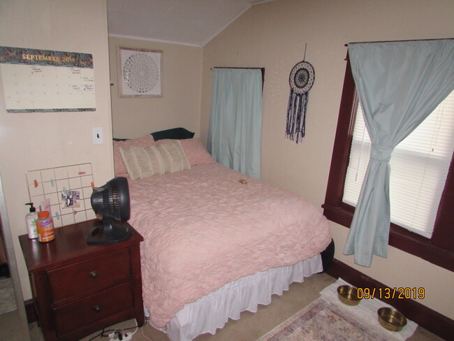 Bedroom - 1116 E Gorham St