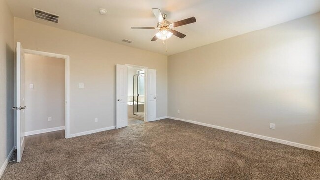 Building Photo - 1000 Meadow Scape Dr
