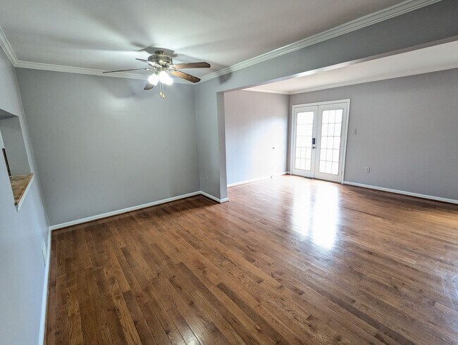 Building Photo - Beautifully maintained townhouse in Tuscar...