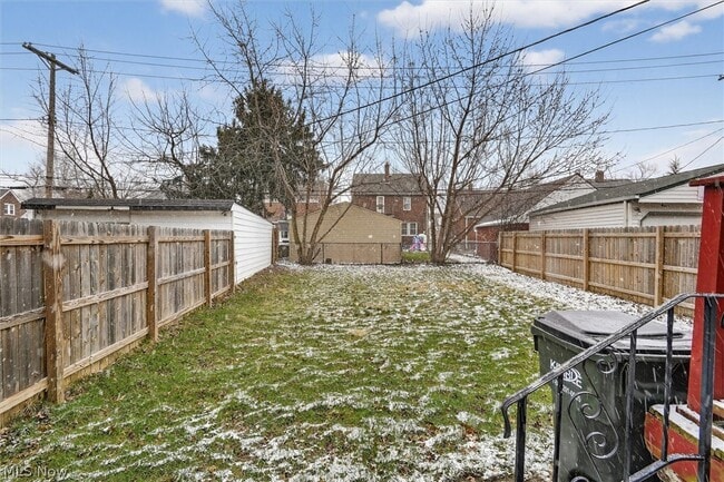 Building Photo - 231 E 210th St