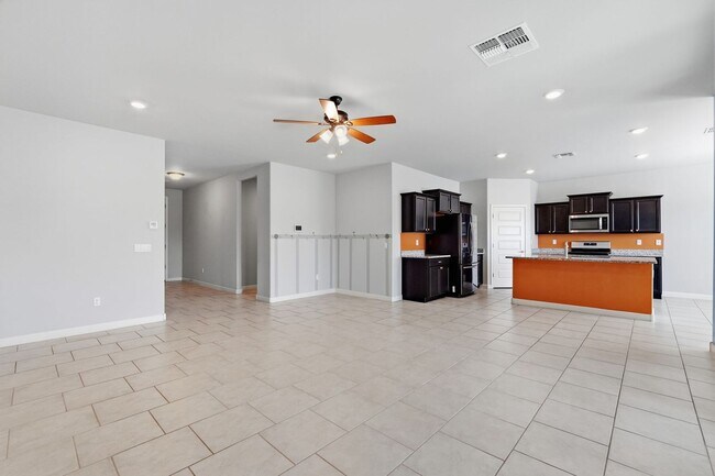 Building Photo - 17985 S Whispering Glen Path