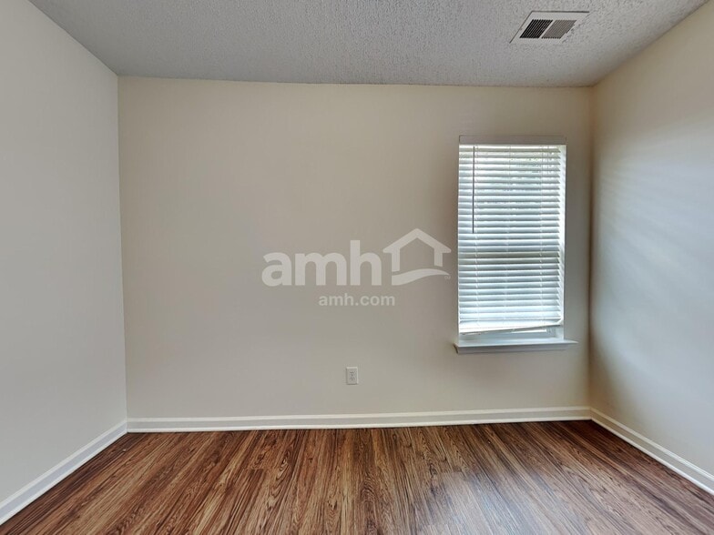Building Photo - 6335 Dumont Ln