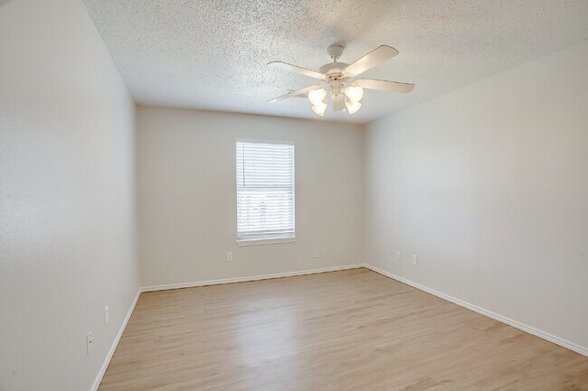 Building Photo - Updated home in South Lubbock!
