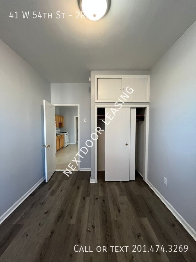 Building Photo - 41 W 54th St