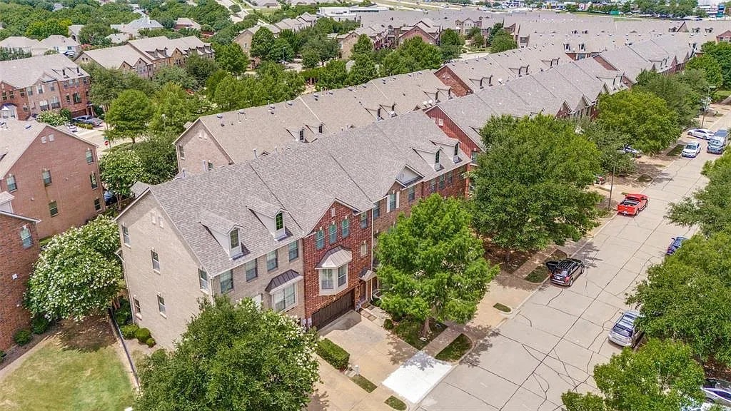 Building Photo - Room in Townhome on Chase Ln