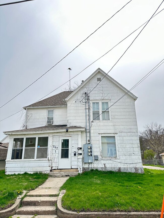 Building Photo - 207 K St