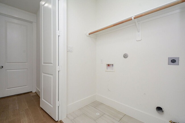 Building Photo - 310 Cyclamen St