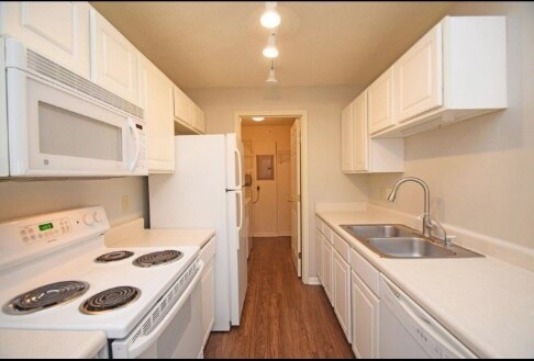 Building Photo - 7307 Chatham Ct