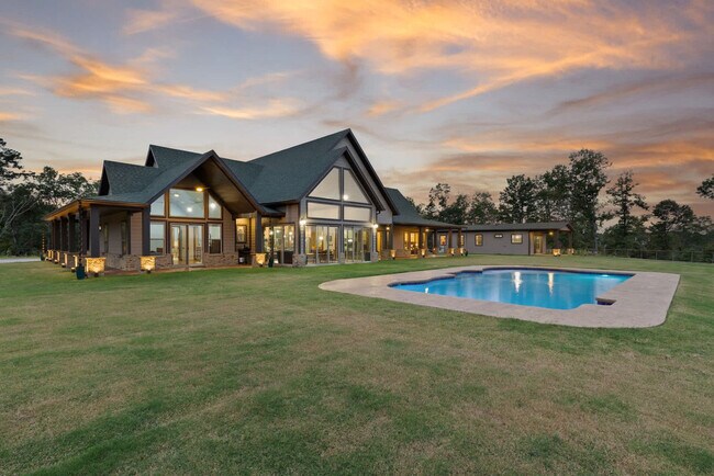 Building Photo - 8141 Hopper Rd