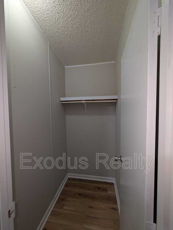 Building Photo - 715 Deer View