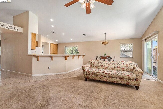 Building Photo - 1522 Coventry Dr