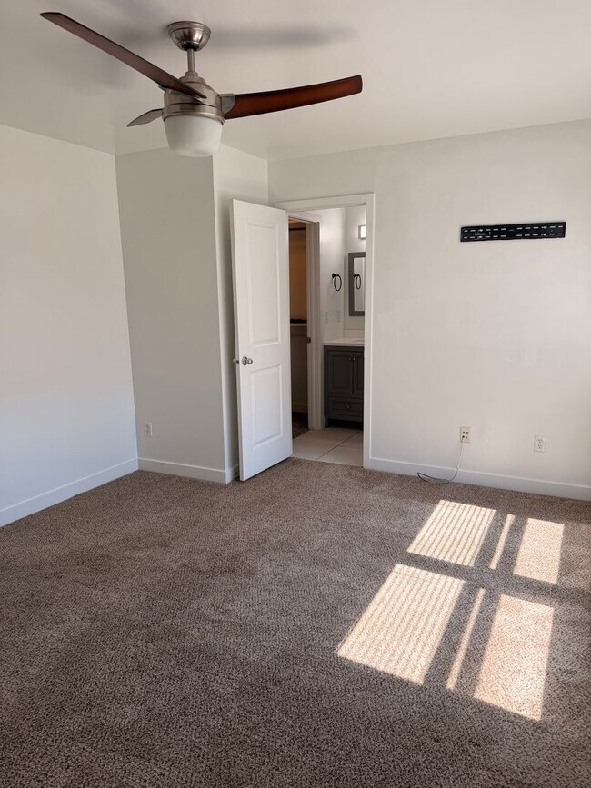 Building Photo - 4827 S Jordan Pkwy W