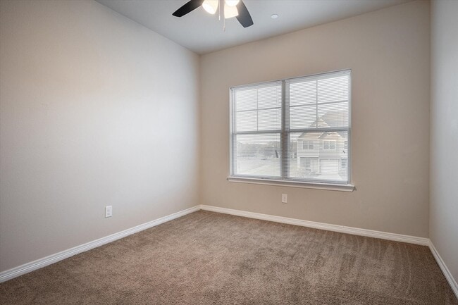 Building Photo - 2721 Vine Ct