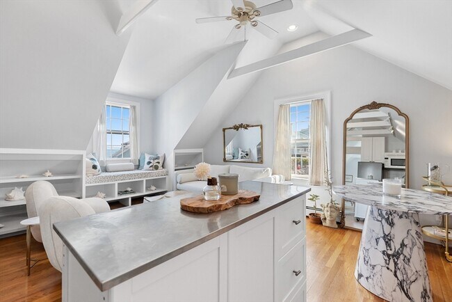 Building Photo - 3 Circle St