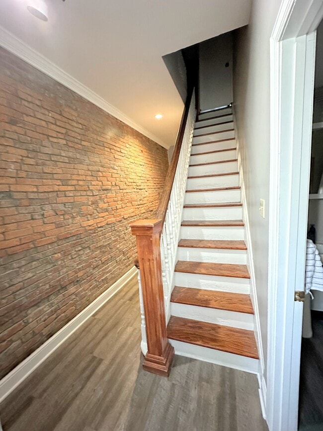 Building Photo - 2221 Jane St