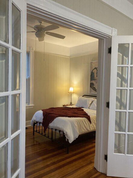 Building Photo - 222 E 18th St