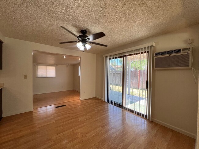 Building Photo - 3 bedroom 2 bath South Reno Home