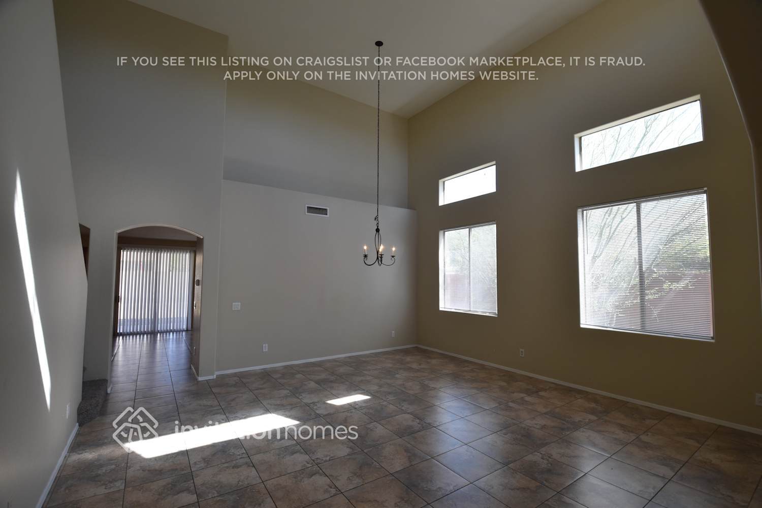 Building Photo - 7613 S 65th Ln