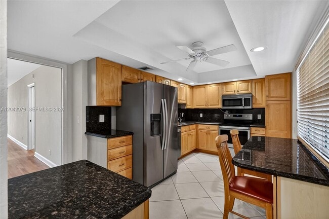Building Photo - 4015 W Palm Aire Dr