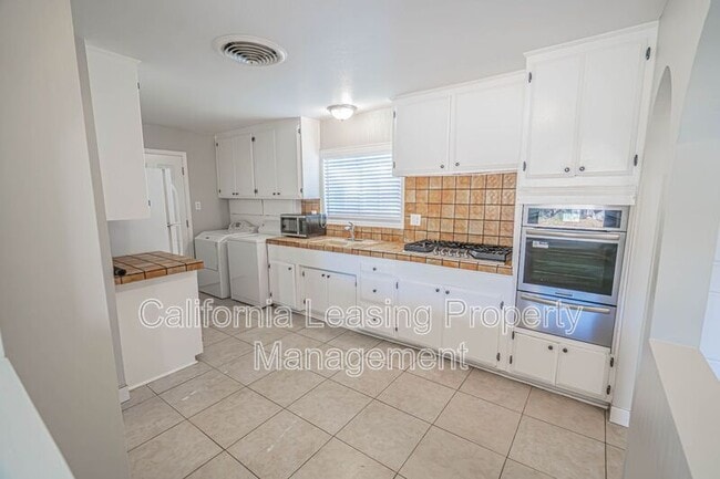 Building Photo - 20865 Burbank Blvd