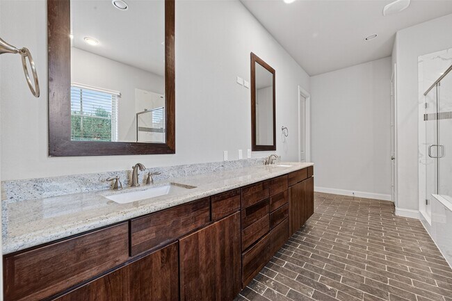 Building Photo - 10917 Upland Park