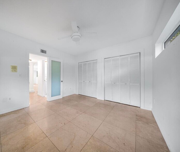 Building Photo - 4000 Alhambra Cir