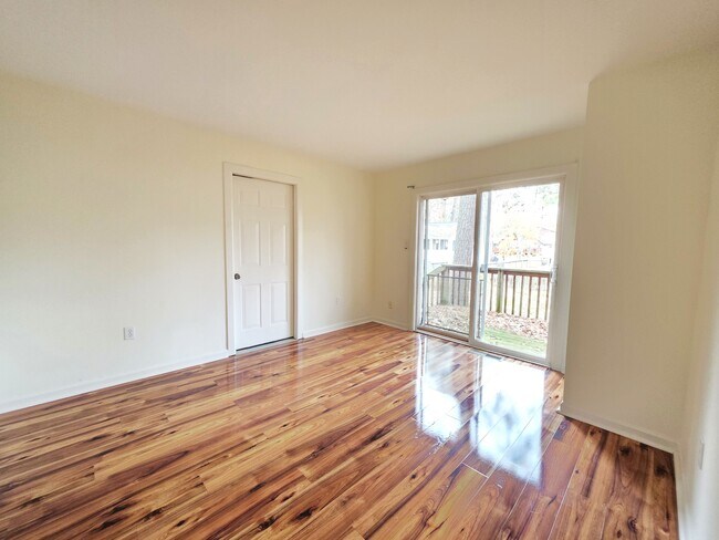 Building Photo - 13 Sailors Way