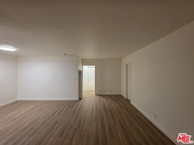 Building Photo - 827 9th St