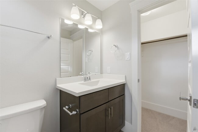 Building Photo - 819 Algona Ave