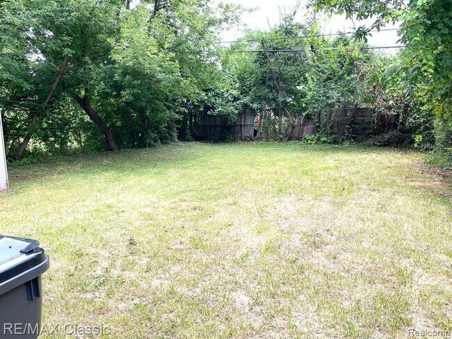 Building Photo - 22011 Blackstone St