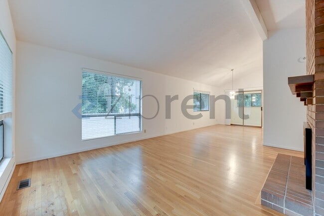 Building Photo - 1614 NE 199th Ct