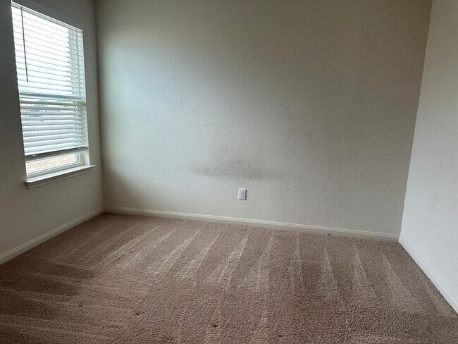 Building Photo - 225 Allington Cir