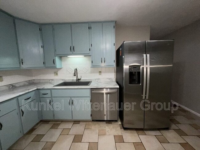 Building Photo - 801 W Nixon Dr