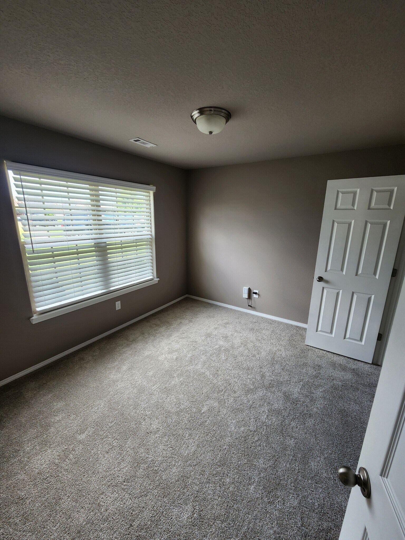 Building Photo - 2607 Whispering Woods Ct